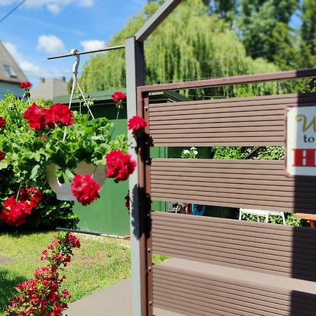 2+2Szemelyes Apartman Kerttel Apartment Szekesfehervar Ngoại thất bức ảnh