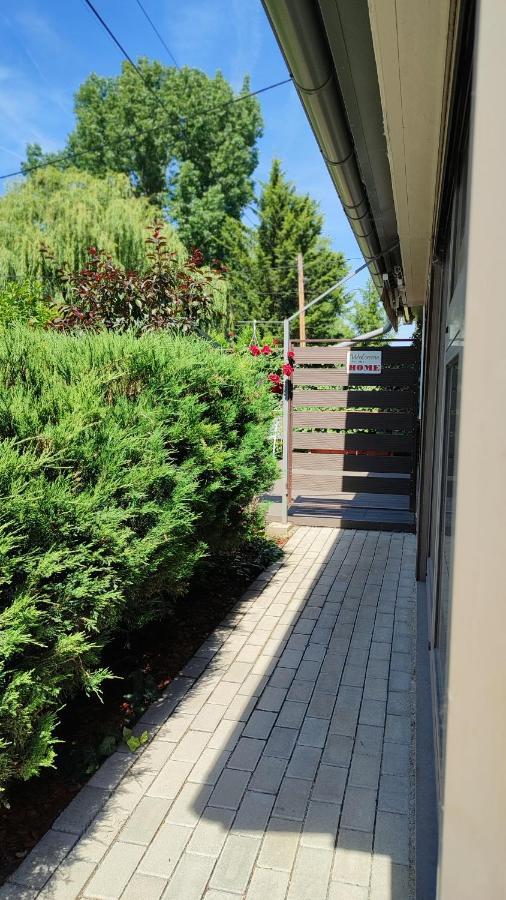 2+2Szemelyes Apartman Kerttel Apartment Szekesfehervar Ngoại thất bức ảnh